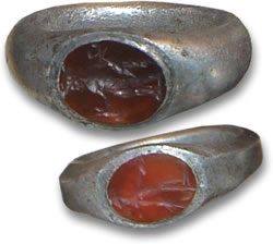 Juego de anillos celtas con gemas de cornalina grabadas