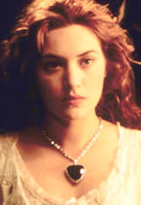 Kate Winslet con el collar del corazón del océano