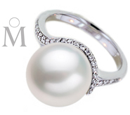 anillo de perlas Mikimoto