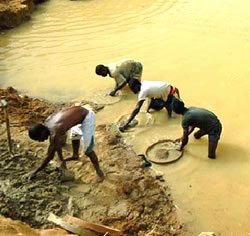 Minería aluvial de gemas en Sierra Leona