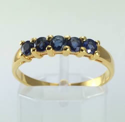 Anillo de Oro con Zafiro Azul