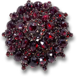 Broche victoriano de granate bohemio