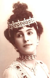 Mathilda Kschessinska con diamantes y perlas