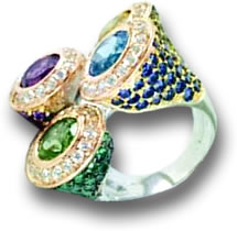 Anillo de cóctel elegante con múltiples gemas