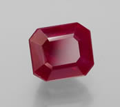 Rubí octogonal rojo rosado