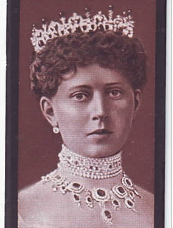 La princesa Margarita con su corona y joyas
