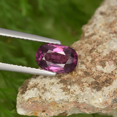 Piedra preciosa de granate rodolita
