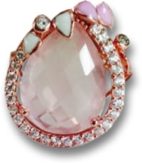 Anillo de oro rosa y cuarzo rosa con detalles de esmalte rosa y blanco y zafiro blanco