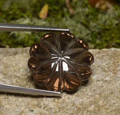 Flor tallada de cuarzo ahumado