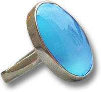 Anillo de topacio azul suizo