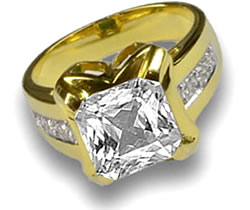 Anillo de oro amarillo con topacio blanco