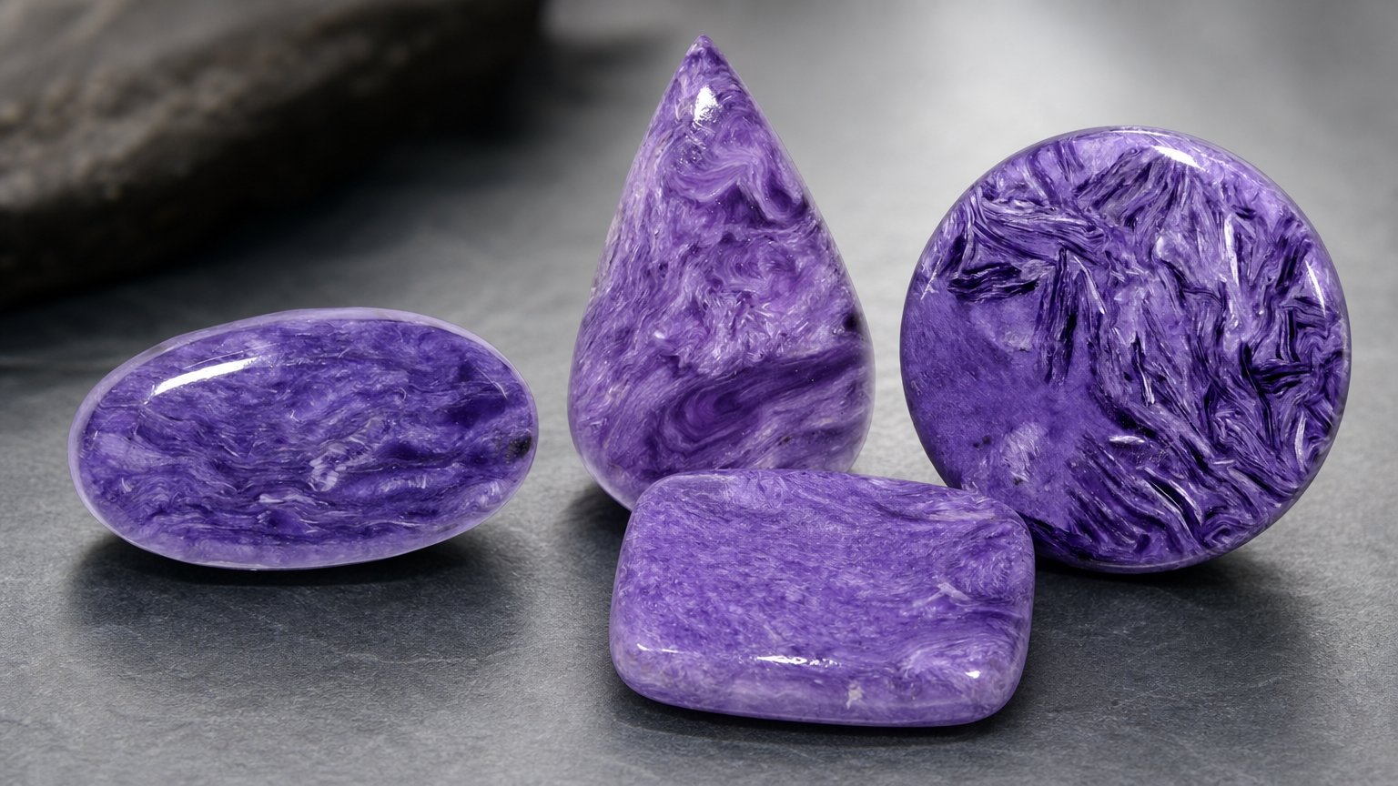 Piedras preciosas de charoíta natural: guía de compra