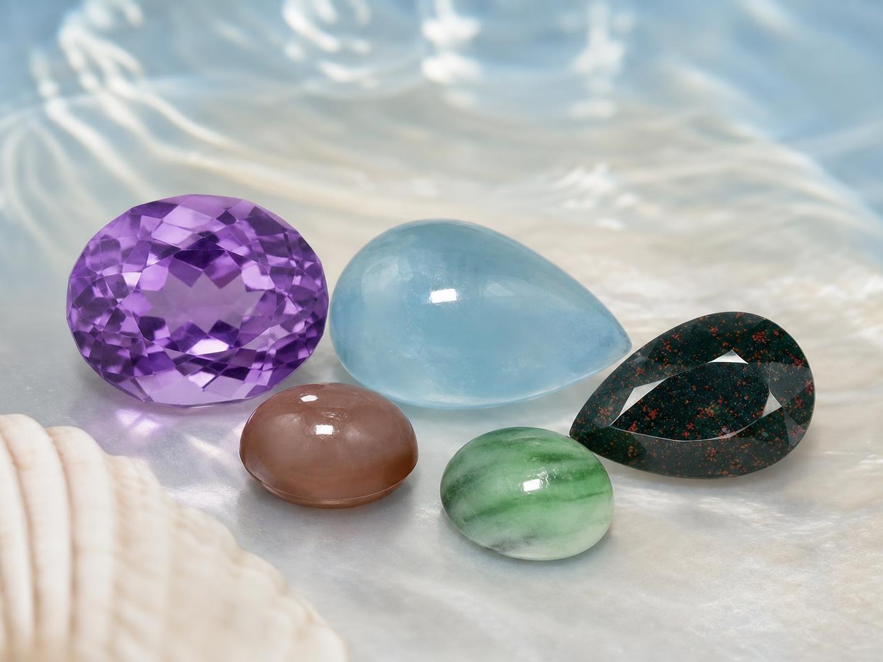 Piedras preciosas naturales sueltas asociadas con las piedras de nacimiento de Piscis.