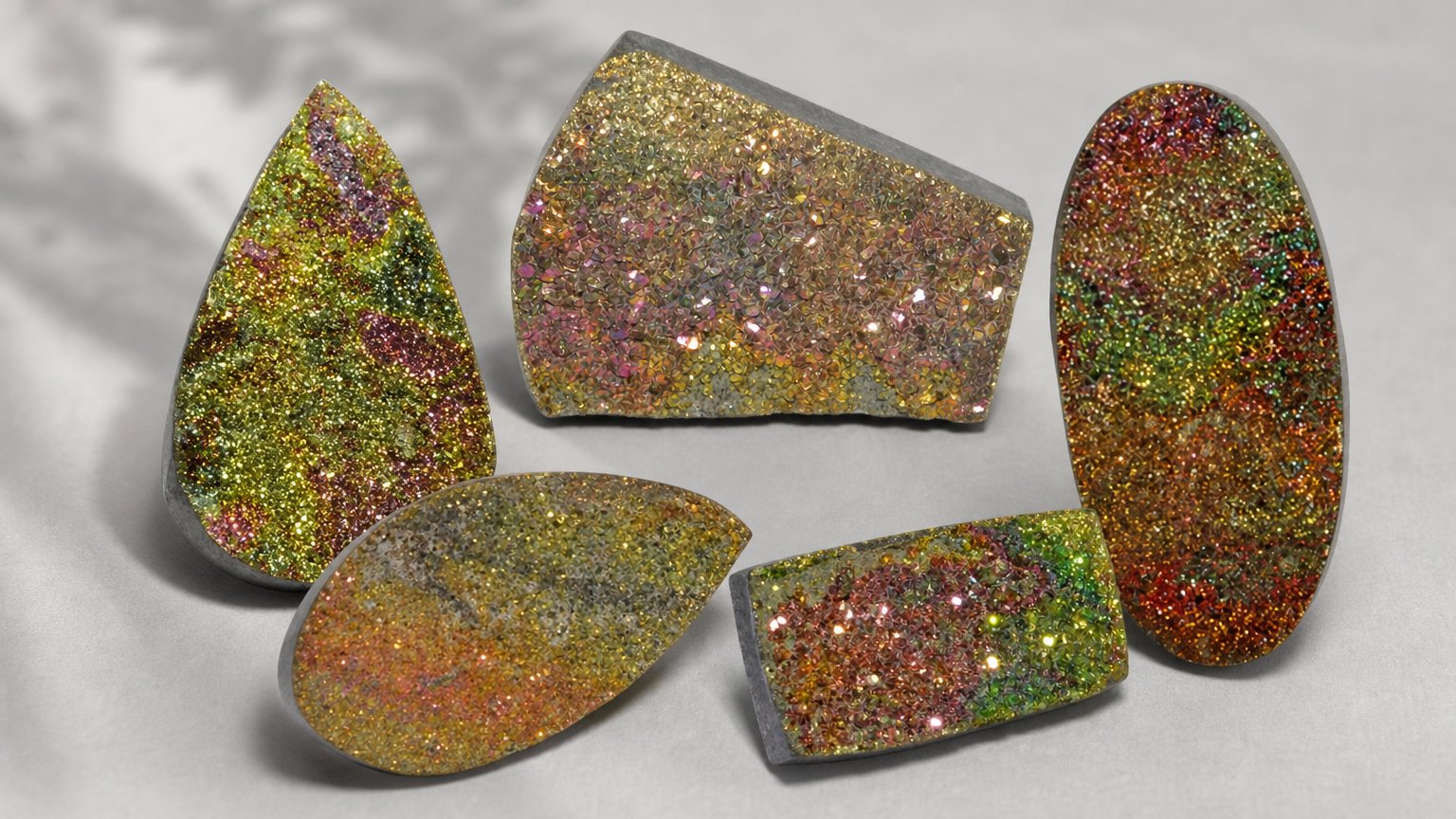 Gemas de pirita arcoíris natural: guía de compra