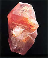 Raro zafiro Padparadscha en bruto
