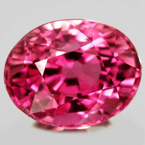Piedra preciosa de turmalina rosa intenso