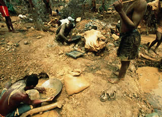 Minería tradicional de zafiros en Madagascar
