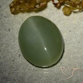 Ojo de Gato Actinolita Verde militar natural de 7.01 ct, Ovalada, Translúcido