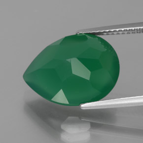 Ágata Verde cálido natural de 7.48 ct, En forma de pera, Translúcido