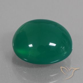 Ágata Verde medio natural de 7.60 ct, Ovalada, Translúcido