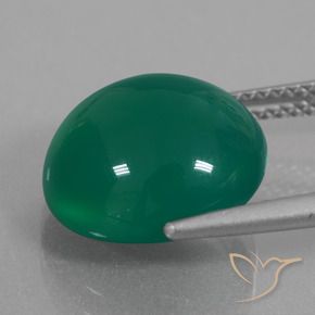 Ágata Verde medio natural de 7.60 ct, Ovalada, Translúcido