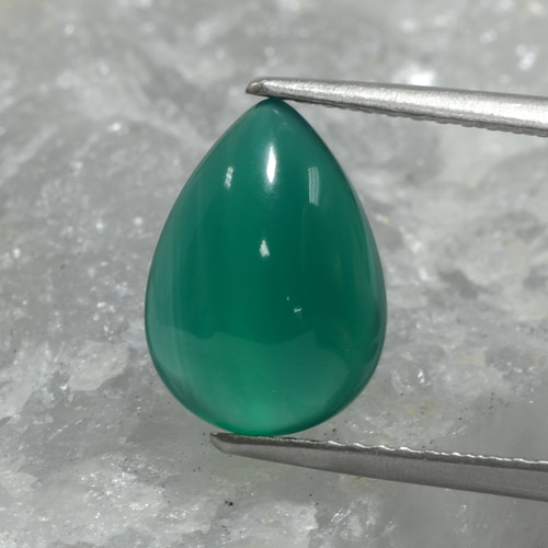 Ágata Verde medio natural de 2.66 ct, En forma de pera, Translúcido
