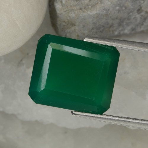 Ágata Verde medio natural de 5.12 ct, corte esmeralda, Translúcido