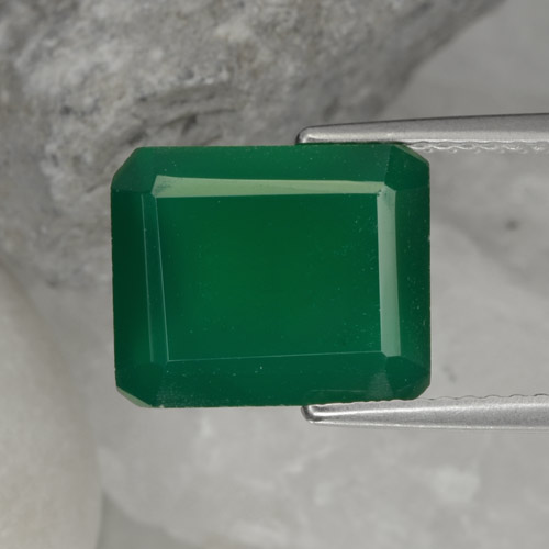 Ágata Verde cálido natural de 4.99 ct, corte esmeralda, Translúcido