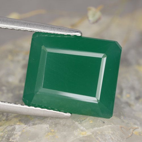 Ágata Verde intenso medio natural de 5.34 ct, corte esmeralda, Translúcido