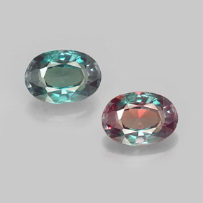 Alexandrita Verde/rojo natural de 0.43 ct, Corte Óvalo, VVS-VS