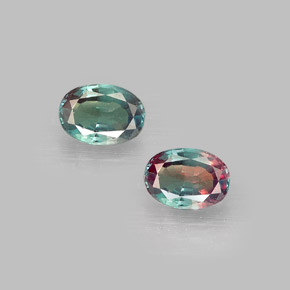 Alexandrita Verde/rojo natural de 0.28 ct, Corte Óvalo, VVS-VS