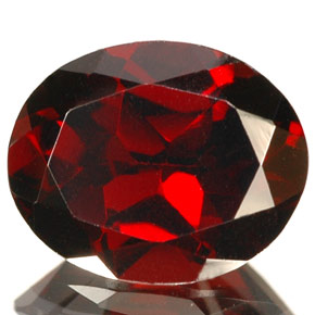 granate almandino Rojo oscuro natural de 3.01 ct, Corte Óvalo, VS