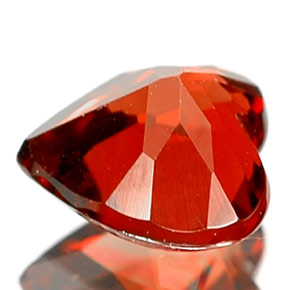 granate almandino Roja natural de 0.67 ct, Forma de corazón, VS