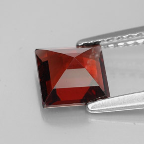 granate almandino Rojo oscuro natural de 1.18 ct, Cuadrado, VS