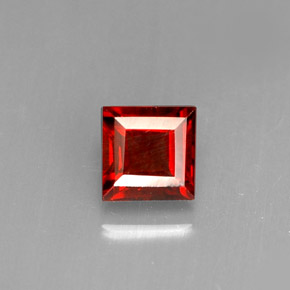 granate almandino Roja natural de 0.63 ct, Cuadrado, VVS-VS