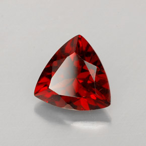 granate almandino Rojo oscuro natural de 2.08 ct, Trillón, VVS-VS