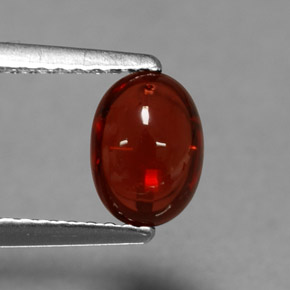 Granate almandino rojo natural de 1,37 ct, corte óvalo, translúcido