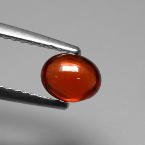Granate almandino rojo natural de 0,88 ct, corte óvalo, translúcido