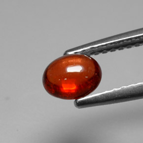 Granate almandino rojo natural de 0,88 ct, corte óvalo, translúcido