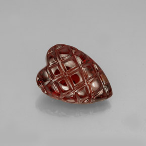 granate almandino Rojo oscuro natural de 2.85 ct, Forma de corazón, Translúcido