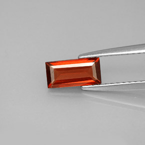 granate almandino Roja natural de 0.93 ct, Corte Baguette, VS