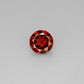granate almandino Roja natural de 0.90 ct, Corte Redondo, VS