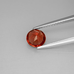 granate almandino Roja natural de 0.98 ct, Corte Redondo, VS