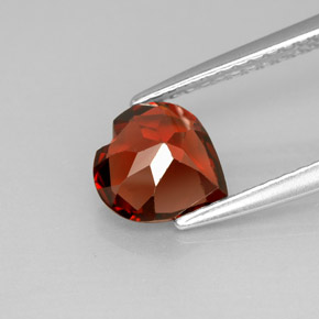 granate almandino Roja natural de 1.32 ct, Forma de corazón, VS