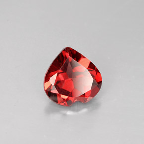granate almandino Roja natural de 1.33 ct, Forma de corazón, VS