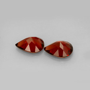 Gemas de granate almandino Roja natural de  ct, En forma de pera, VVS-VS