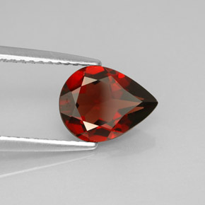 granate almandino Roja natural de 1.67 ct, En forma de pera, VVS-VS