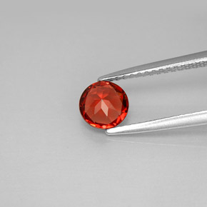 granate almandino Roja natural de 0.92 ct, Corte Redondo, VVS-VS