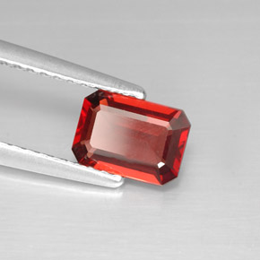 granate almandino Roja natural de 0.96 ct, corte esmeralda, VS