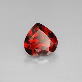 granate almandino Rojo oscuro natural de 1.42 ct, Forma de corazón, VVS